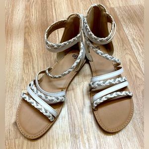 Girl’s size 5 SO Longanberry Gladiator sandals